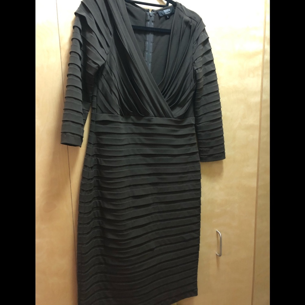 NWOT Tadashi Brown Pleated Dress - L